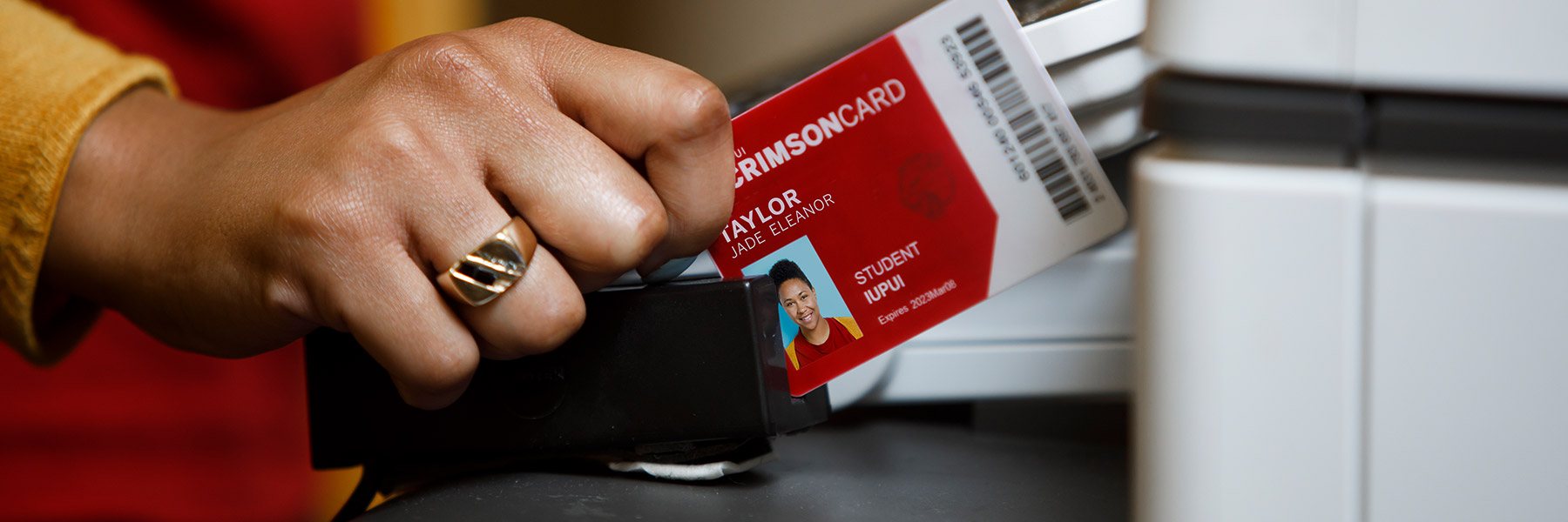 A student shows their CrimsonCard.